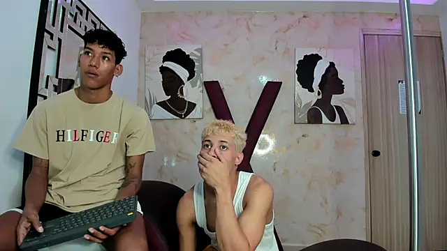 Snapshot of GREEN_BOYS chatting on March 27, 1:22 am GREEN BOYS online show from March 27, 1:22 am