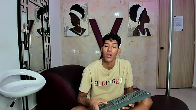 Snapshot of GREEN_BOYS chatting on March 28, 1:27 am GREEN BOYS online show from March 28, 1:27 am