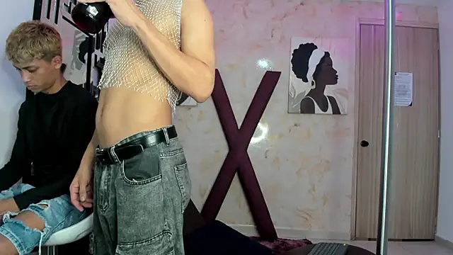 Snapshot of GREEN_BOYS chatting on April 1, 1:17 am GREEN BOYS online show from April 1, 1:17 am