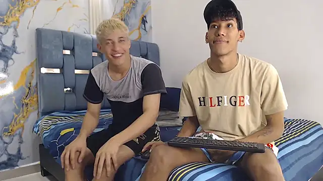 Snapshot of GREEN_BOYS chatting on April 2, 7:22 pm GREEN BOYS online show from April 2, 7:22 pm