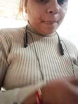 Snapshot of taniya0 chatting on March 14, 2:17 am taniya0 online show from March 14, 2:17 am