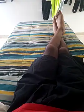 Snapshot of isuru_lakshan chatting on February 21, 12:17 pm isuru lakshan online show from February 21, 12:17 pm