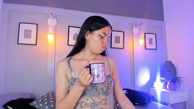 Snapshot of Ivyy_sweet_ chatting on June 8, 8:20 pm Ivyy sweet online show from June 8, 8:20 pm