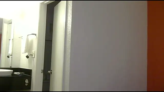 Snapshot of RoseColoredGlasses chatting on March 21, 7:02 am RoseColoredGlasses online show from March 21, 7:02 am