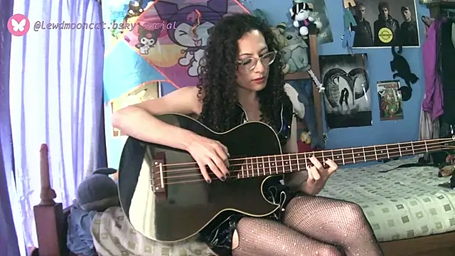 Snapshot of lewd_mooncat chatting on March 31, 8:31 pm lewd mooncat online show from March 31, 8:31 pm