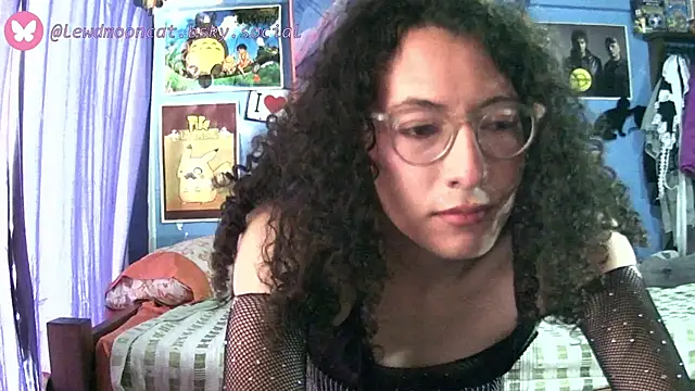 Snapshot of lewd_mooncat chatting on April 15, 10:10 pm lewd mooncat online show from April 15, 10:10 pm