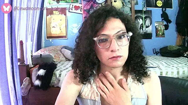 Snapshot of lewd_mooncat chatting on May 14, 9:10 pm lewd mooncat online show from May 14, 9:10 pm