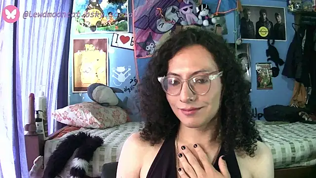 Snapshot of lewd_mooncat chatting on May 15, 6:26 pm lewd mooncat online show from May 15, 6:26 pm