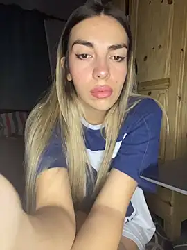 Snapshot of CuteRosa7 chatting on February 15, 11:23 pm CuteRosa7 online show from February 15, 11:23 pm