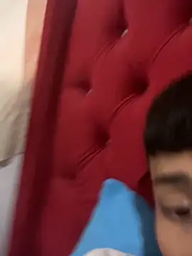 Snapshot of glopetitooo chatting on February 15, 4:14 pm glopetitooo online show from February 15, 4:14 pm