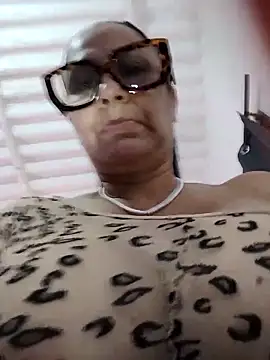 Snapshot of RubyStrome chatting on March 26, 6:41 am RubyStrome online show from March 26, 6:41 am