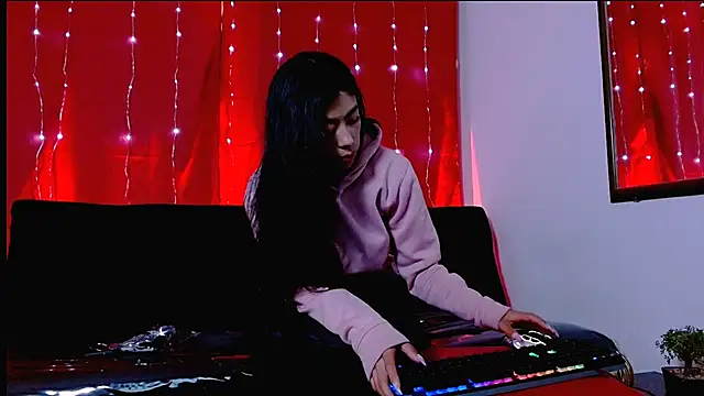 Snapshot of Sweet_Aiko1 chatting on February 16, 7:43 pm Sweet Aiko1 online show from February 16, 7:43 pm