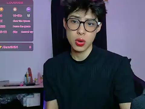 Snapshot of leotnk chatting on February 18, 9:33 pm leotnk online show from February 18, 9:33 pm