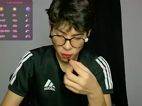 Snapshot of leotnk chatting on February 19, 9:33 pm leotnk online show from February 19, 9:33 pm