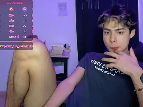 Snapshot of leotnk chatting on March 5, 10:17 pm leotnk online show from March 5, 10:17 pm