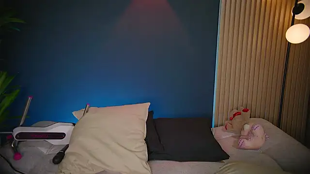 Sophie Blake NE online show from February 18, 12:12 pm