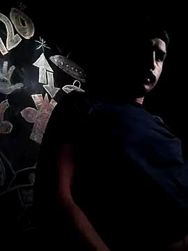 Snapshot of cisneros1233 chatting on February 15, 9:22 pm cisneros1233 online show from February 15, 9:22 pm