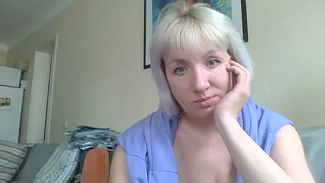 Snapshot of Alena1107 chatting on February 17, 1:51 pm Alena1107 online show from February 17, 1:51 pm