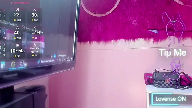 Karlaa Hernandez  online show from March 20, 7:30 pm