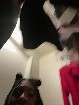 Snapshot of ShortcakeMochaa chatting on March 9, 10:30 am ShortcakeMochaa online show from March 9, 10:30 am