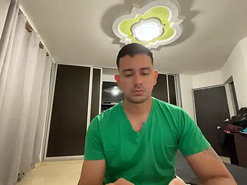 Snapshot of ValerioAlvernia chatting on February 15, 3:14 am ValerioAlvernia online show from February 15, 3:14 am