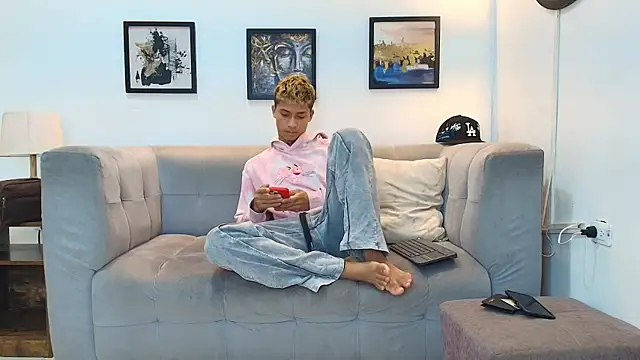 GOLD BOYS online show from May 26, 7:37 am
