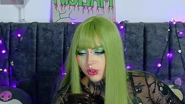 Snapshot of maliciaXpoison chatting on June 27, 4:17 am maliciaXpoison online show from June 27, 4:17 am