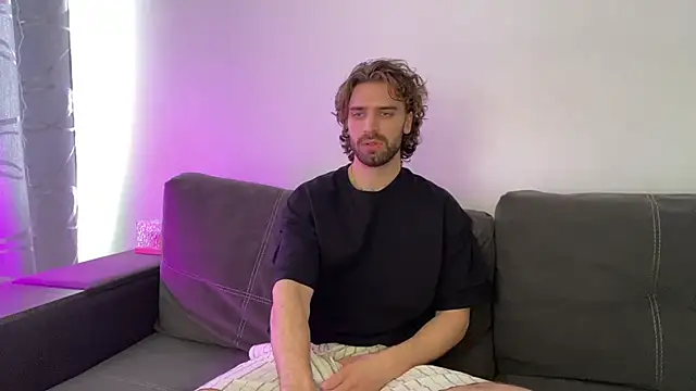 Snapshot of LiamKortes chatting on February 19, 8:54 am LiamKortes online show from February 19, 8:54 am