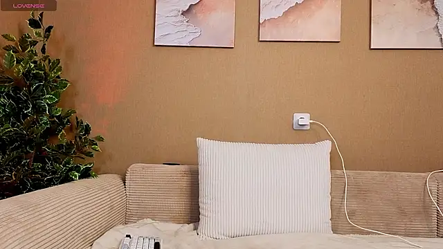 Snapshot of icesteam chatting on March 8, 5:33 am icesteam online show from March 8, 5:33 am