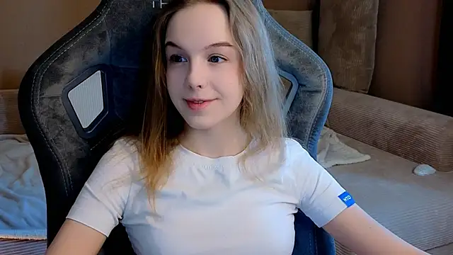 Snapshot of icesteam chatting on March 27, 5:35 am icesteam online show from March 27, 5:35 am