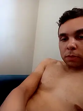 Snapshot of oliver8008ri chatting on February 17, 4:35 pm oliver8008ri online show from February 17, 4:35 pm