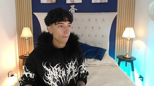 Aiden Rivers  online show from July 1, 1:13 pm