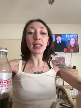 Snapshot of FrutillitaXX chatting on February 15, 4:47 pm FrutillitaXX online show from February 15, 4:47 pm