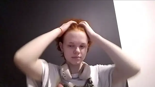 Snapshot of CurlaPettyBom chatting on February 16, 9:16 am CurlaPettyBom online show from February 16, 9:16 am