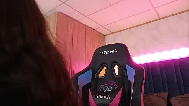 LucyDeLuca online show from March 5, 8:21 am