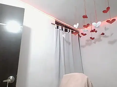 Snapshot of Lia1224 chatting on February 16, 6:04 pm Lia1224 online show from February 16, 6:04 pm