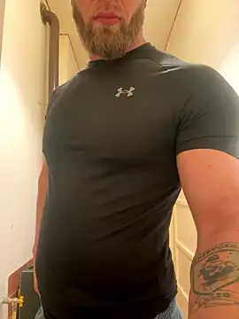 Snapshot of Tiziano94 chatting on March 7, 5:10 pm Tiziano94 online show from March 7, 5:10 pm