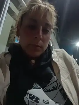 Snapshot of mimi6982 chatting on February 17, 7:16 am mimi6982 online show from February 17, 7:16 am