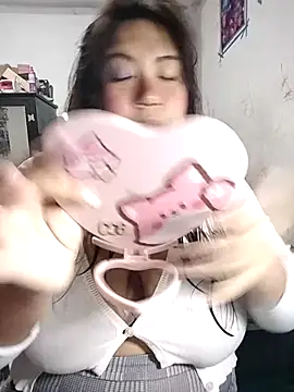 Snapshot of michu_kotomi chatting on April 16, 7:42 am michu kotomi online show from April 16, 7:42 am