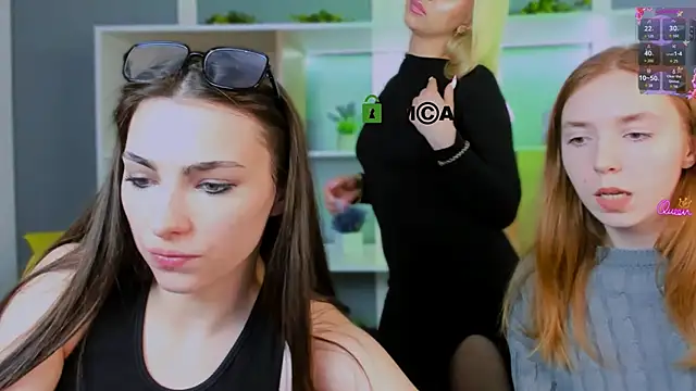 Snapshot of jenny_donne chatting on March 23, 12:42 pm jenny donne online show from March 23, 12:42 pm