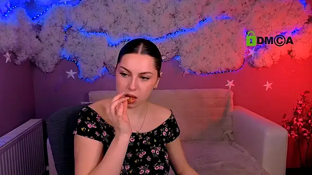 amalialowell online show from March 18, 10:29 am