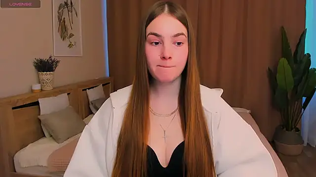 Snapshot of Maddy_Wood_ chatting on February 18, 8:54 am Maddy Wood online show from February 18, 8:54 am