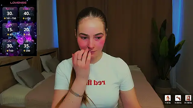 Snapshot of Maddy_Wood_ chatting on March 4, 8:42 am Maddy Wood online show from March 4, 8:42 am