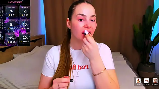 Snapshot of Maddy_Wood_ chatting on March 15, 10:21 am Maddy Wood online show from March 15, 10:21 am