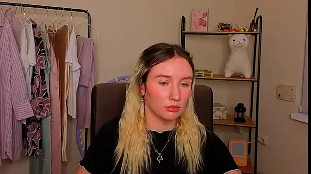 AshleyySchwartz online show from February 18, 2:24 pm