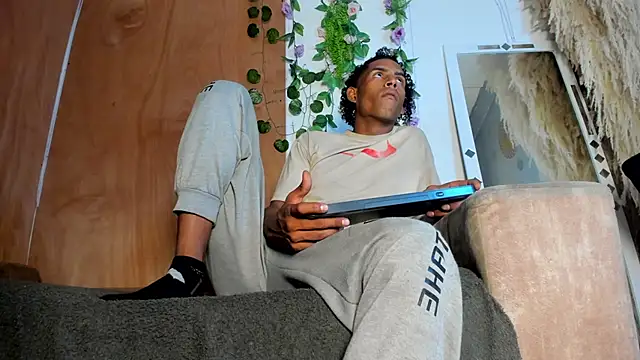 Snapshot of Ethan_Blazes chatting on March 7, 1:52 pm Ethan Blazes online show from March 7, 1:52 pm