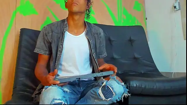 Snapshot of Ethan_Blazes chatting on April 6, 1:01 pm Ethan Blazes online show from April 6, 1:01 pm