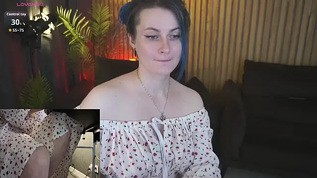 Snapshot of AlisaGracee chatting on May 15, 12:45 pm AlisaGracee online show from May 15, 12:45 pm