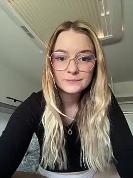 melanieTesss online show from May 10, 7:57 am