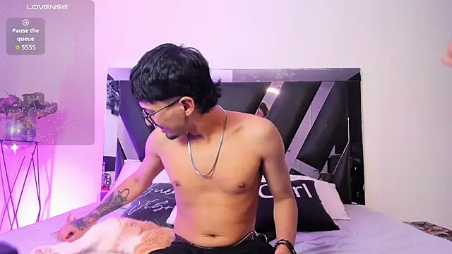 Snapshot of Mia_Iron chatting on March 31, 12:27 pm Mia Iron online show from March 31, 12:27 pm